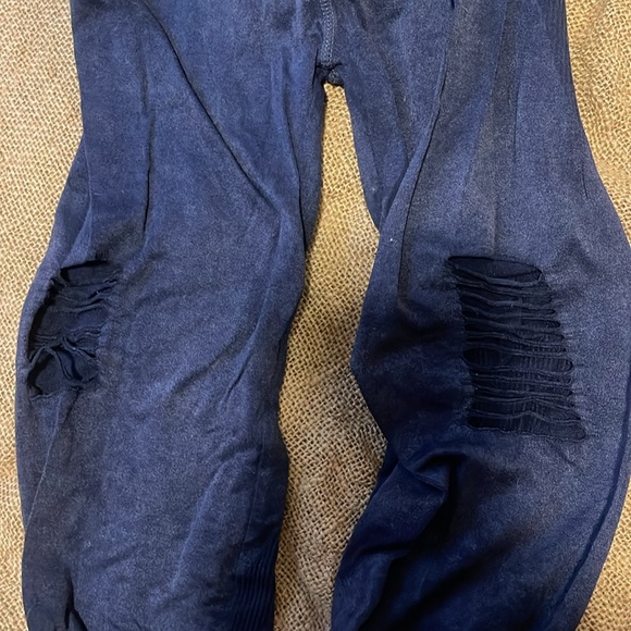 Splendid Distressed Leggings x 2 - Picture 4 of 5